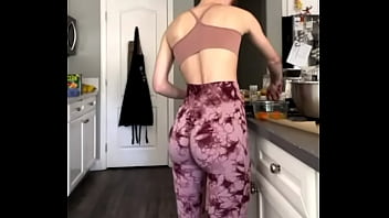 Slut with cake on kik