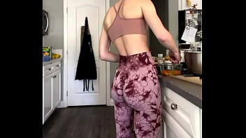 Slut with cake on kik