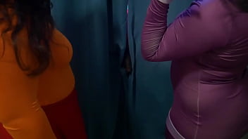 Mystery velma and daphne uncover the ultimate clue