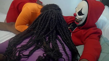 Mystery velma and daphne uncover the ultimate clue