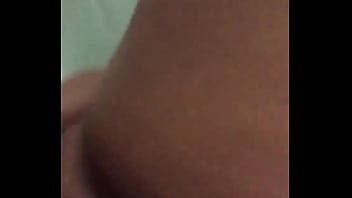 Vou sentar na sua piroca e deixar ela molhada