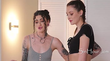Emo dyke masseuse aspirant gets motivation practice and lots of sex