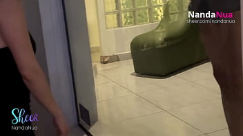 Motel interativo macho comeu e gozou no cuzinho que escorreu pra bucetinha a camisinha saiu e fui comida no pelo corno ficou só olhando pelo vidro