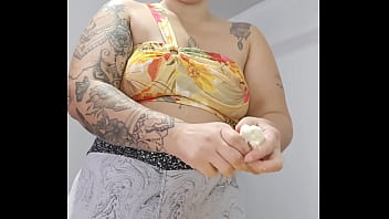 Gosto de soca o shorts na buceta pra deixa ela bem rachada