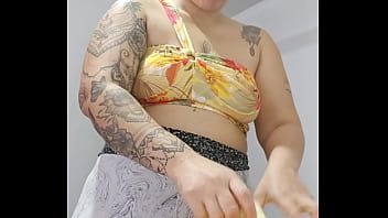 Gosto de soca o shorts na buceta pra deixa ela bem rachada