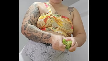 Gosto de soca o shorts na buceta pra deixa ela bem rachada