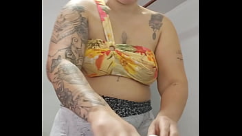 Gosto de soca o shorts na buceta pra deixa ela bem rachada