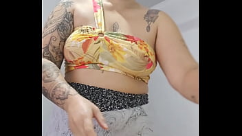 Gosto de soca o shorts na buceta pra deixa ela bem rachada