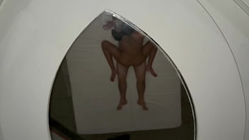 Fui dormir junto com a novinha ela não me deixou quieto a noite toda tive que foder a noite toda