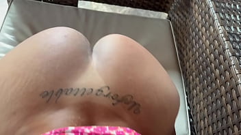 Casada flagrada dando pros amigos do marido