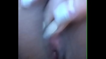 Masturbándome jugando con la jessi