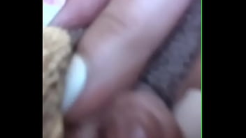 Masturbándome jugando con la jessi