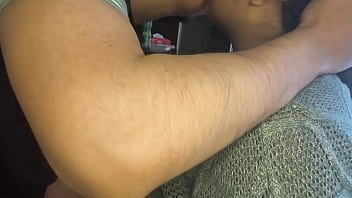 Esta madre soltera que conoci por facebook quiere su dosis de leche diaria se falto de su trabajo para venir a chuparme la polla