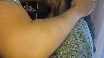 Esta madre soltera que conoci por facebook quiere su dosis de leche diaria se falto de su trabajo para venir a chuparme la polla