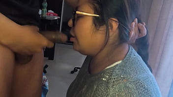 Esta madre soltera que conoci por facebook quiere su dosis de leche diaria se falto de su trabajo para venir a chuparme la polla