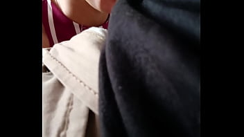 Le doy una mamada al esposo de mi hermana y éste me graba sin darme cuenta