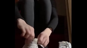 Have a nice thursday lie down and enjoy my sweaty feet #blacksocks #feet #nikeairforce #fetisch