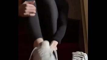 Have a nice thursday lie down and enjoy my sweaty feet #blacksocks #feet #nikeairforce #fetisch