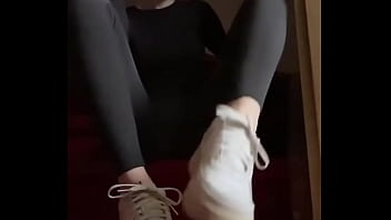 Have a nice thursday lie down and enjoy my sweaty feet #blacksocks #feet #nikeairforce #fetisch