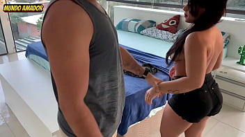 Baixinha Da Bunda Grande Fodendo Com Amigo Do Namorado Na Frente Dele thumbnail