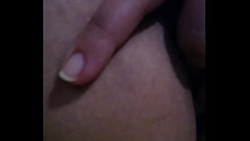 Zunga muy perra se da dedo