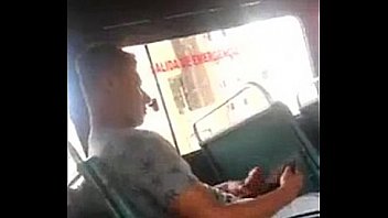 Punhetando No Onibus thumbnail