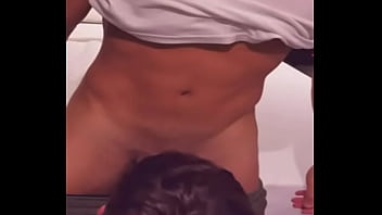 Compa de clases me hace el amor con ropa