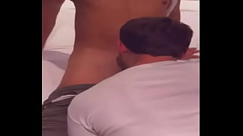 Compa de clases me hace el amor con ropa