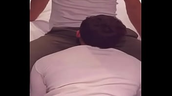 Compa de clases me hace el amor con ropa