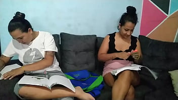 Con tal de pasar la materia me follare a la mas inteligente del salón