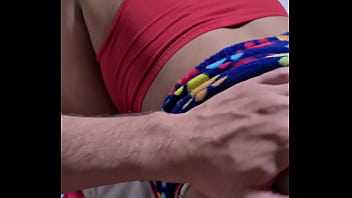 No puedo evitar ver a mi esposa descansando y masturbame mientras la veo No puedo evitar ver a mi esposa descansando y masturbame mientras la veo