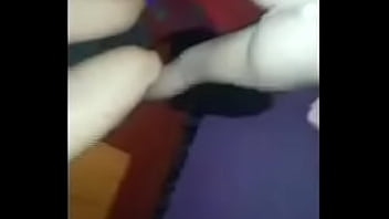 Echamos un polvo arriesgado en el baño del cine al final me trago el semen