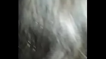 Echamos un polvo arriesgado en el baño del cine al final me trago el semen