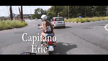 Double blowjob outdoor