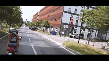 Double blowjob outdoor