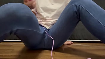 どうしてもおちんちんでえっちしたくなっておもちゃのチンチンで気持ちいオナニーしちゃいました…