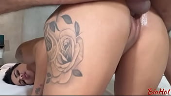 Vizinho asiatico me surpreendeu com sua piroca gigante mamaei gostoso e meti na buceta