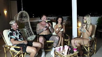 A última posição que eles transaram e acariando o pé da loira gostosa bruna e ale sheer red