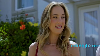 Teen sitter seduces her divorced client for some work fun