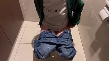 【女子大生のルーティン】今日も買い物中にト◯レでひとりでしてしまいました