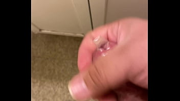 Masturbándome con un condon