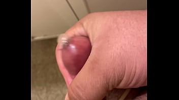 Masturbándome con un condon