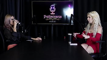 A gostosa da kyra sex mostrando como se faz um prolapso anal toda safada exibindo sua buceta peitos e cu com a bia hot watch sheer red