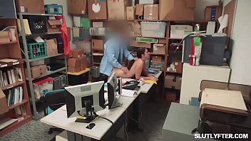 Cute hottie hayden hennessy spread her pussie to fuck