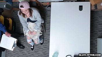 Cute hottie hayden hennessy spread her pussie to fuck