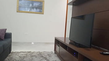 Técnico de tv a cabo surpreendido por casadinha atrevida