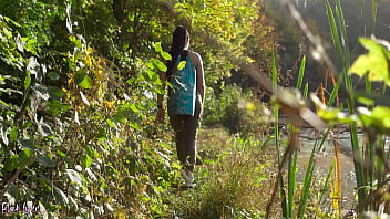 ️ hiking vlogger black lynn finds cock to suck in the middle of nowhere