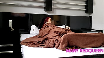 1 fui na casa do meu amigo ver filme e na hora de comer um salgadinho encontrei a rola dele dentro parte 1