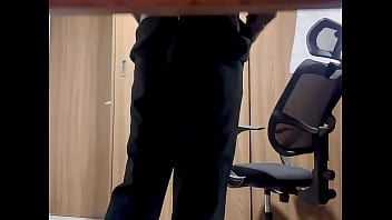 Le pido un ascenso ami jefe y me pone a mamarlo