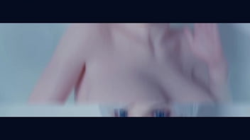 Eve’s bouncy booty takes a serious ride